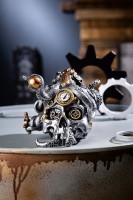 Poly Skulptur "Steampunk Skull"